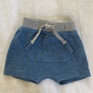 Baby Gap comfy cotton shorts in good condition! 12-18 months.